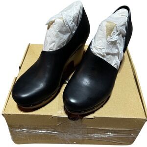 Korks "Arielle" Black Platform Clogs – New, Size 9
